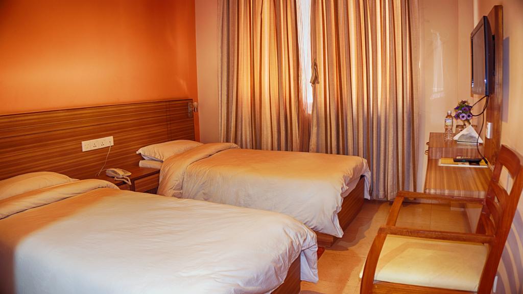 Aryal International Hotel Kathmandu Esterno foto