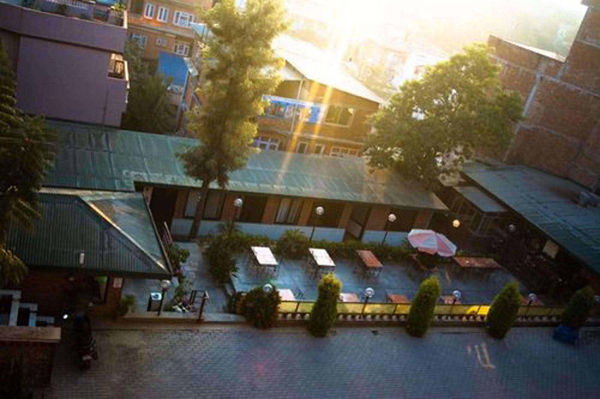 Aryal International Hotel Kathmandu Esterno foto