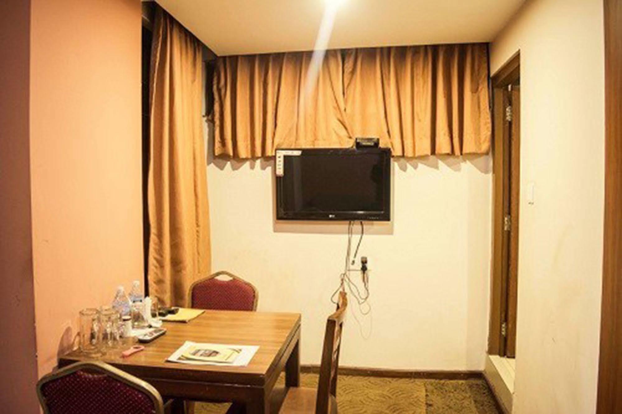 Aryal International Hotel Kathmandu Esterno foto