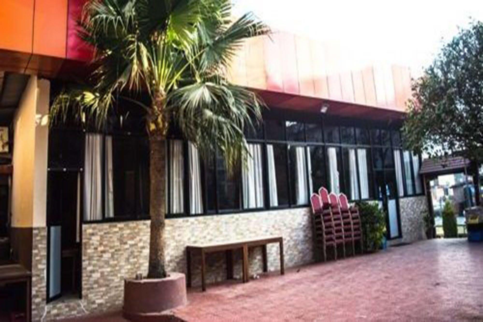 Aryal International Hotel Kathmandu Esterno foto