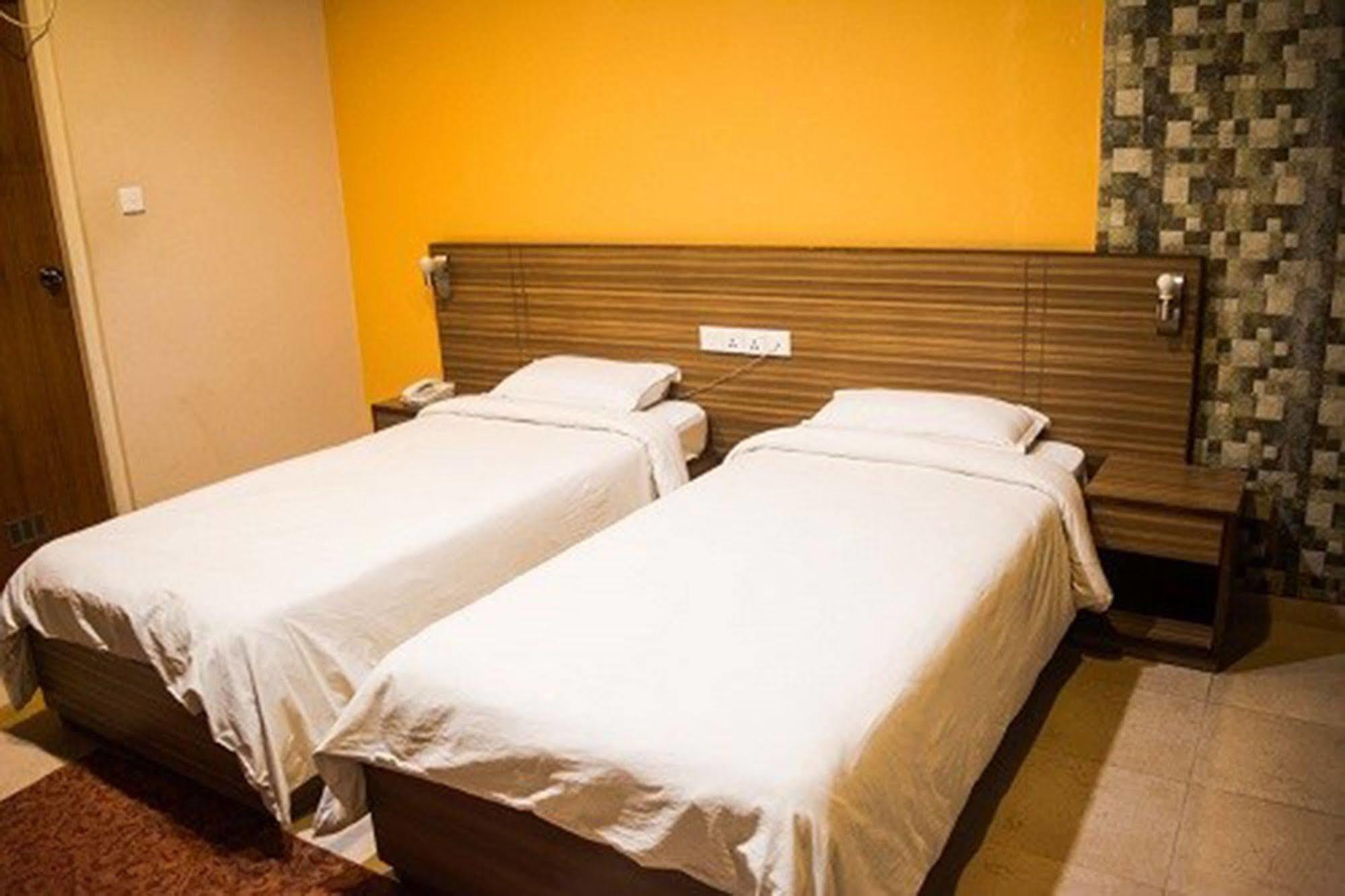 Aryal International Hotel Kathmandu Esterno foto