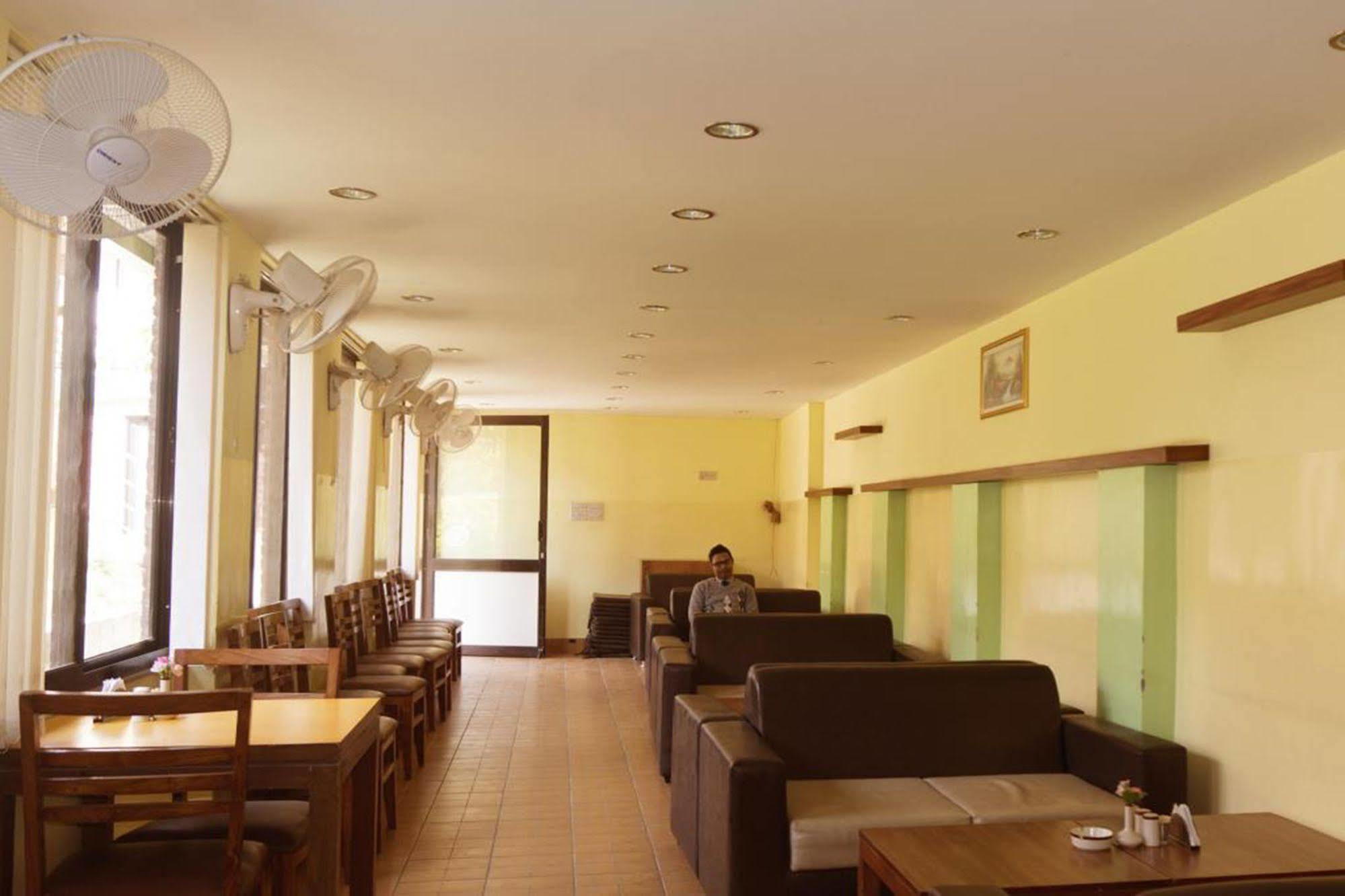Aryal International Hotel Kathmandu Esterno foto